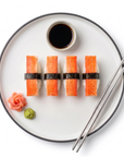 Topping Surimi savurat – nigiri kani cu bandă nori, sos soia, gari, wasabi – SeriosFood