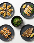 Seafood Grill SeriosFood - platou cu preparate la gratar: midii panko-gratin, tuburi calamar, frigarui creveti, file red snapper, salata wakame