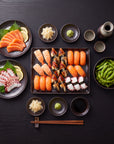 Sushi Night SeriosFood - masa izakaya completa: platou nigiri, sashimi somon si caracatita, edamame, gari, wasabi, sos soia, sake, betisoare