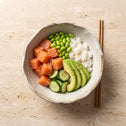 Poke bowl cu somon