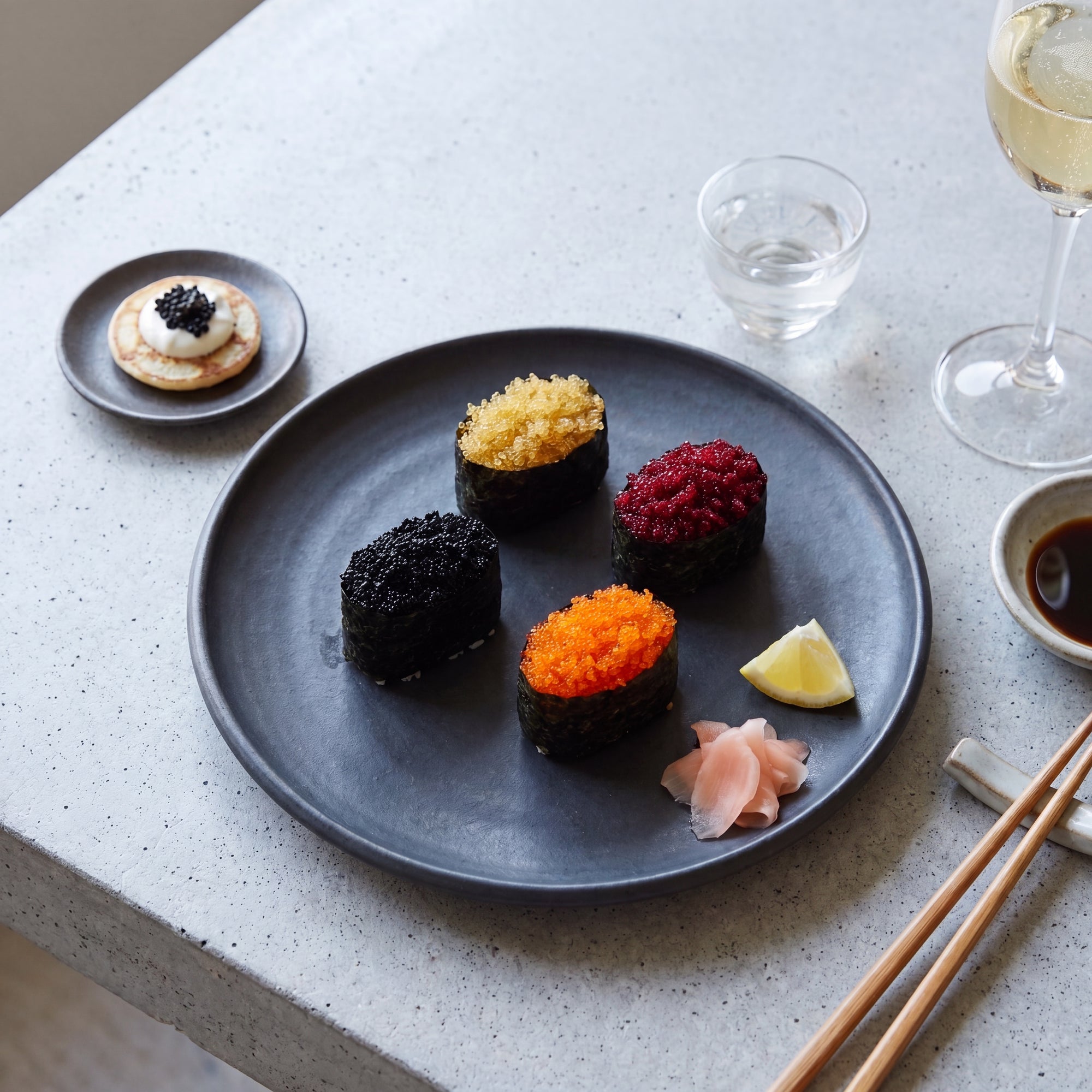 Gunkan sushi cu tobikko și masago, asocieri culinare japoneze