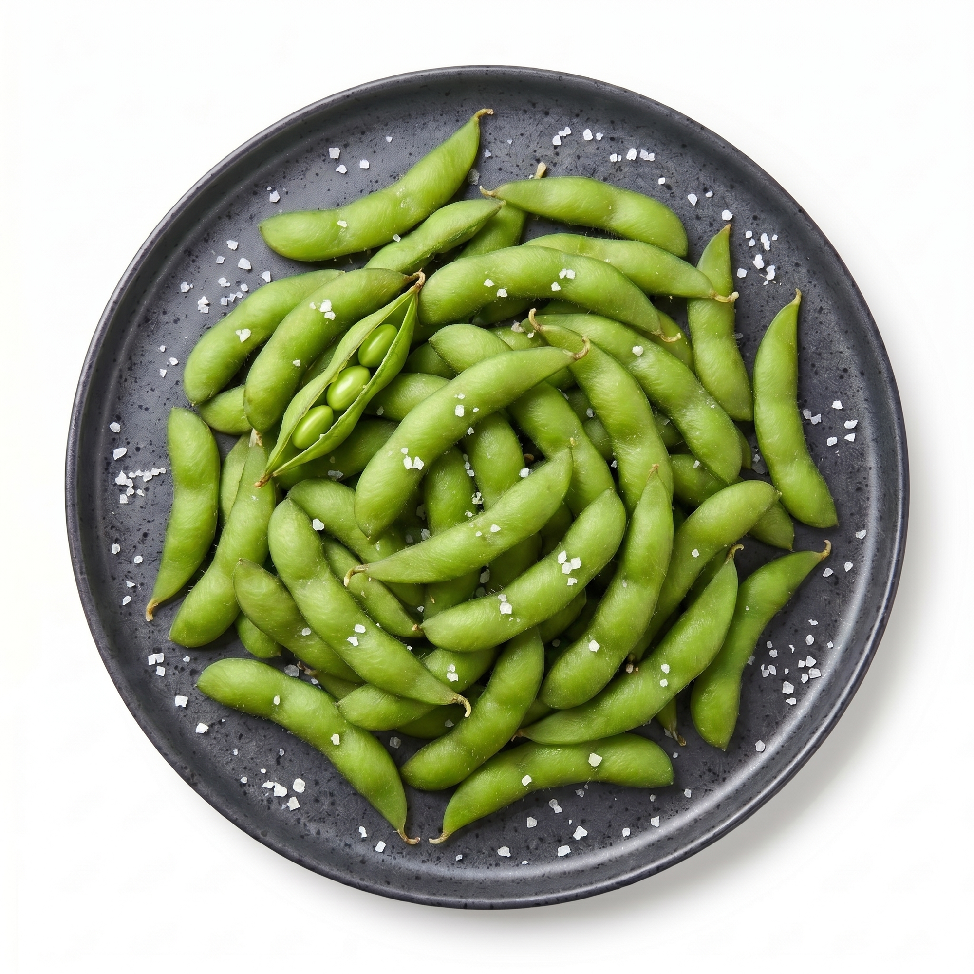 Edamame premium păstăi mari pe farfurie — porție servită cu sare grunjoasă