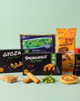 Vegan Asia Box SeriosFood — gyoza vegetariene, mini spring rolls, edamame, hotteok si sos de soia Yamasa