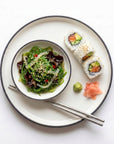 Cum se savurează Salata Wakame Coreea — în bol cu California rolls